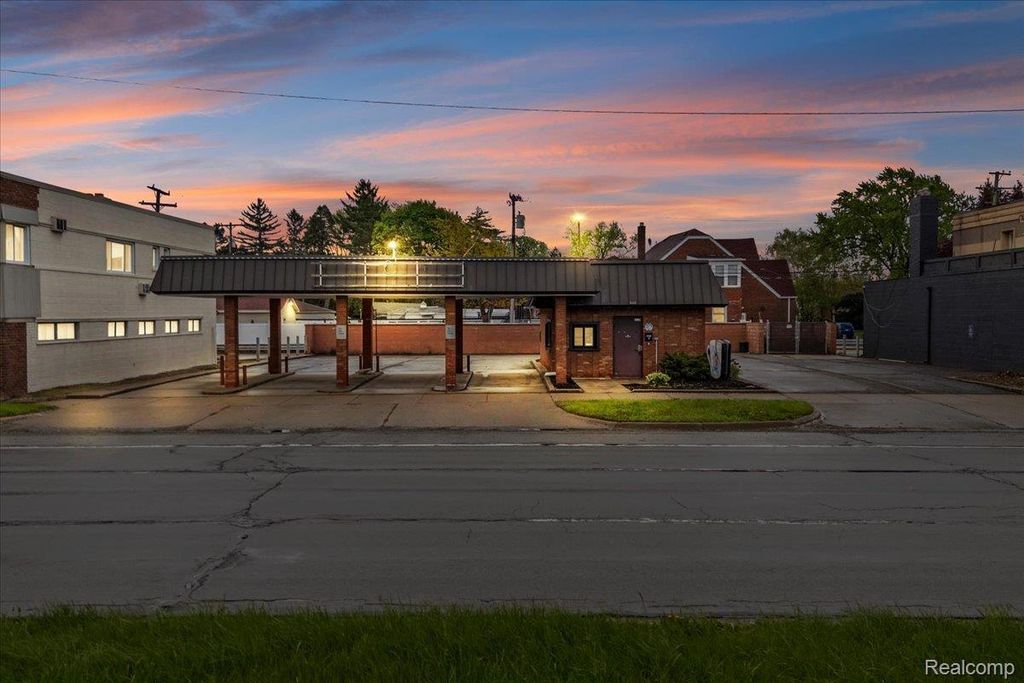 3461 Fort Street, Lincoln Park city