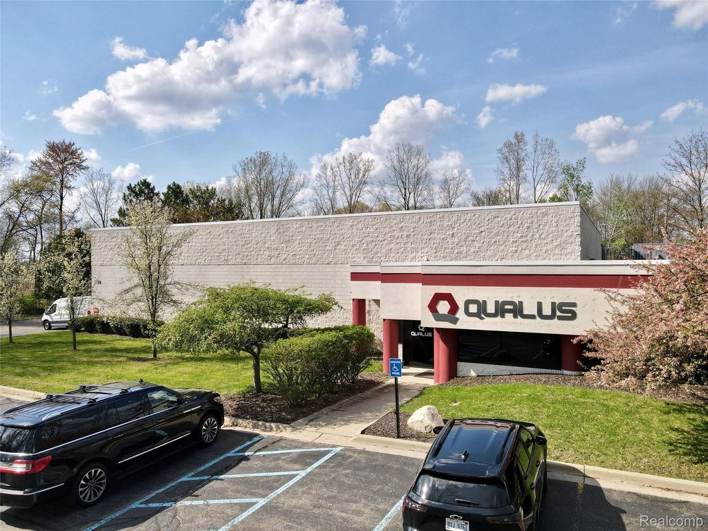 1200 W West Maple Road, Walled Lake city
