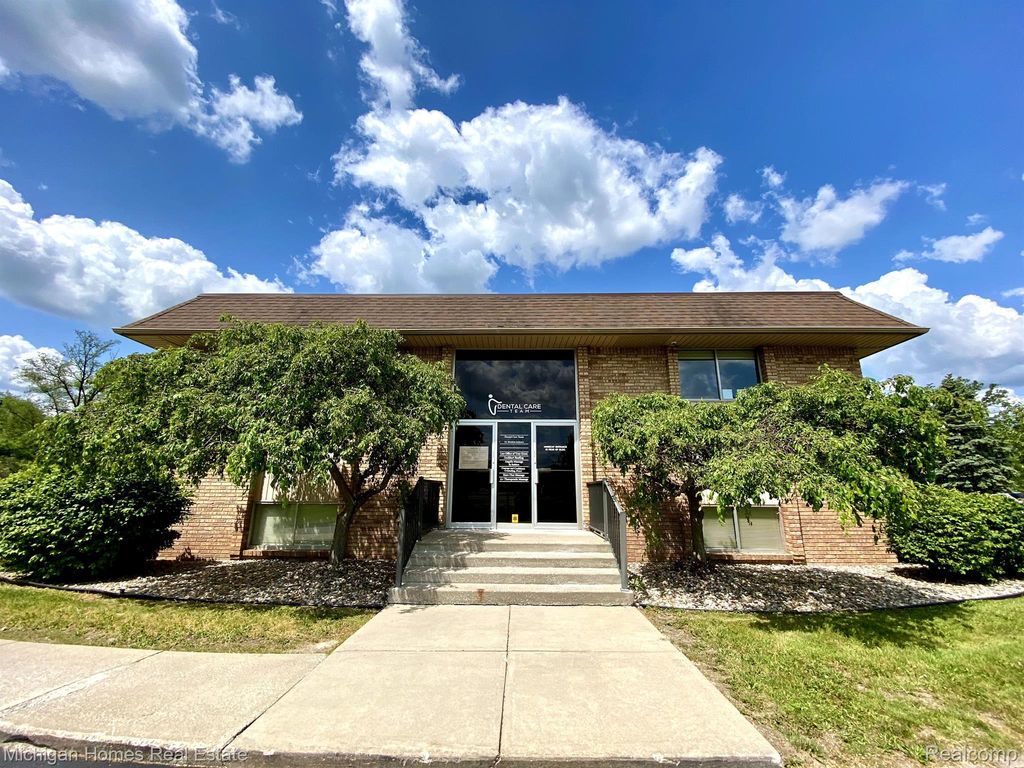 2290 E Hill Road 201, Grand Blanc charter township