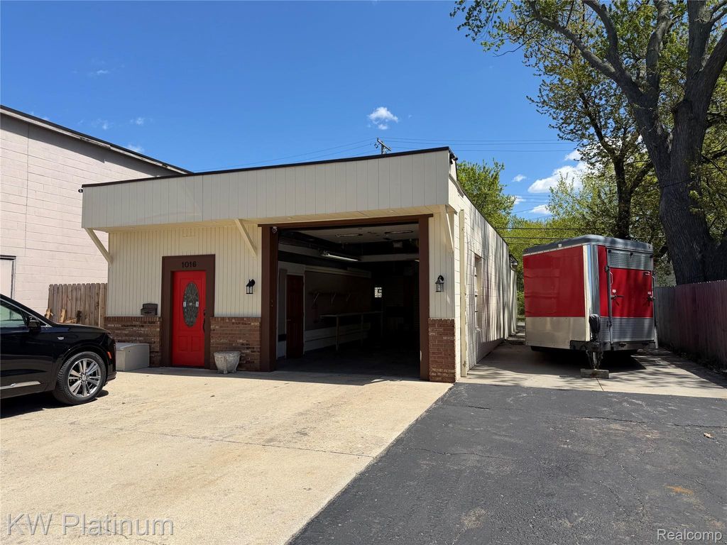 1016 11th Avenue, Port Huron city