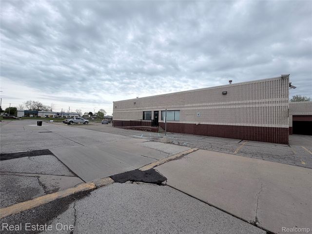 34381 Gratiot Avenue S, Clinton Township