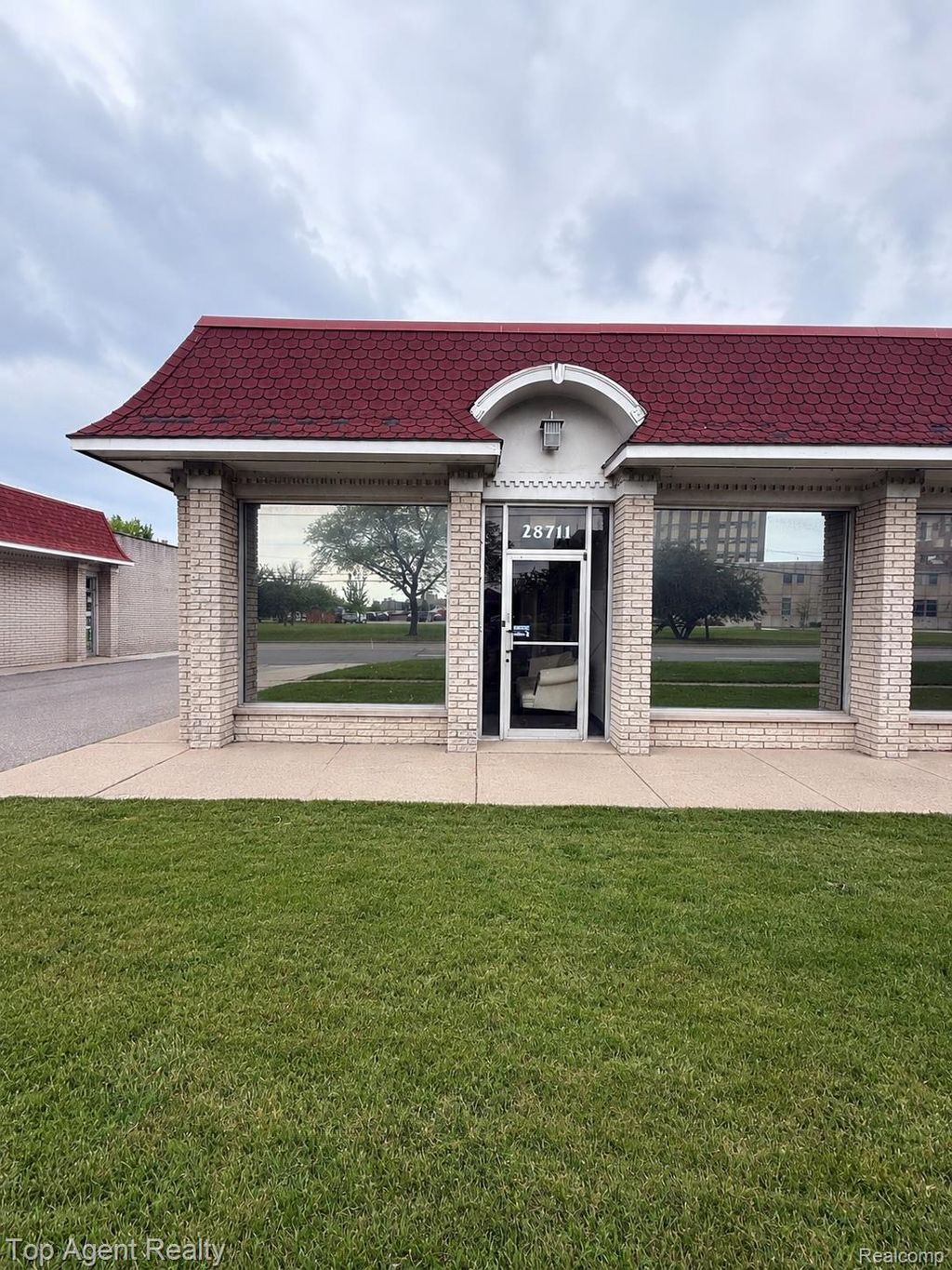 28711 Hoover Road, Warren city