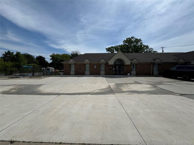 1975 E. Maple Rd Road 2, Troy