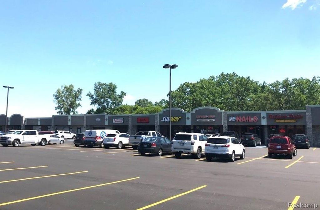40000 Hayes Road 40060, Clinton charter township