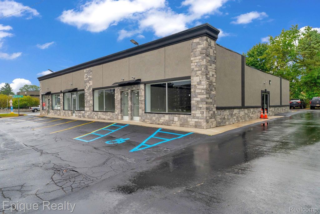 2701 Elizabeth Lake, Suite 400, Waterford charter township