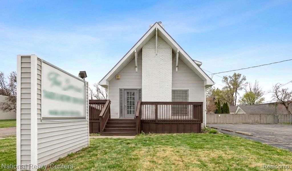 509 Elizabeth Lake Road, Waterford charter township