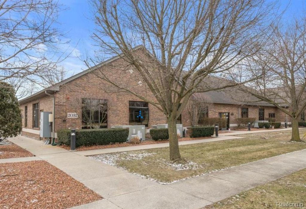 2032 E Square Lake Road, Troy city