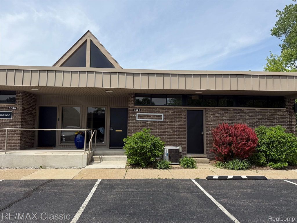 8528 N Canton Center Road, Canton charter township