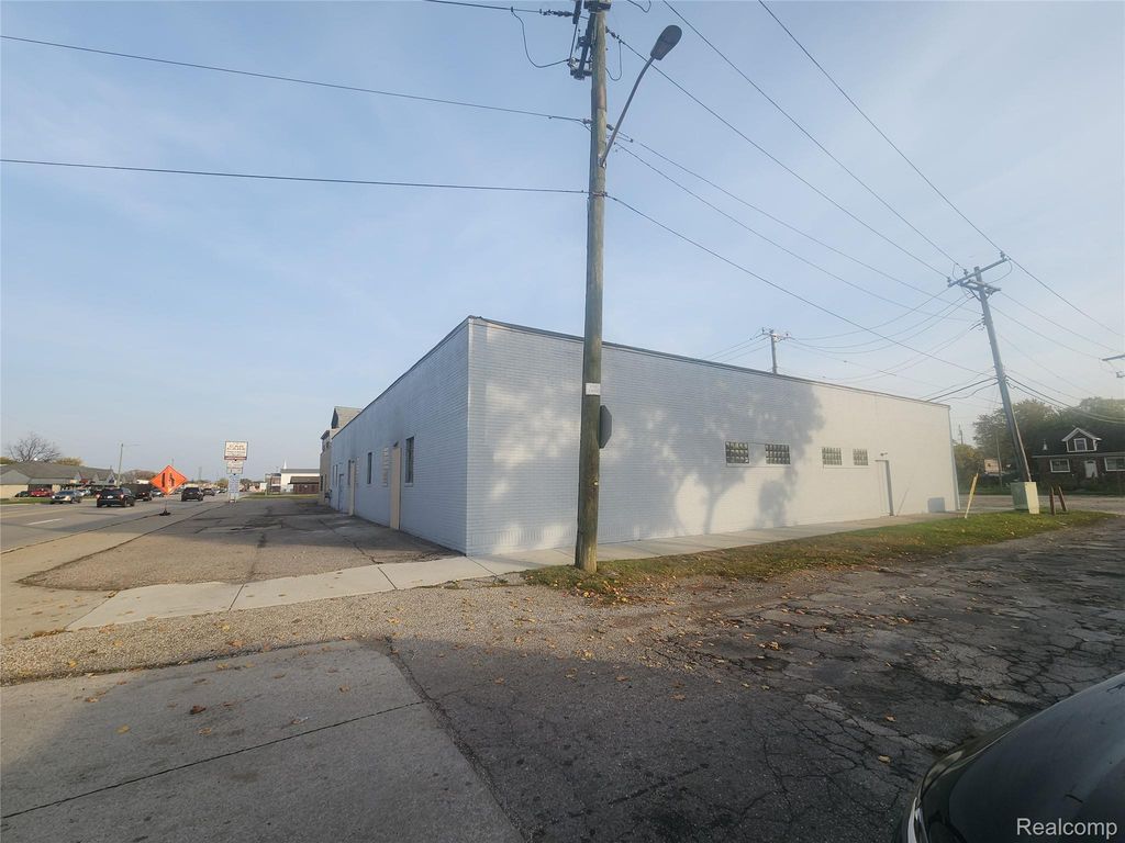 7012 East 9 Mile Rd., Warren city