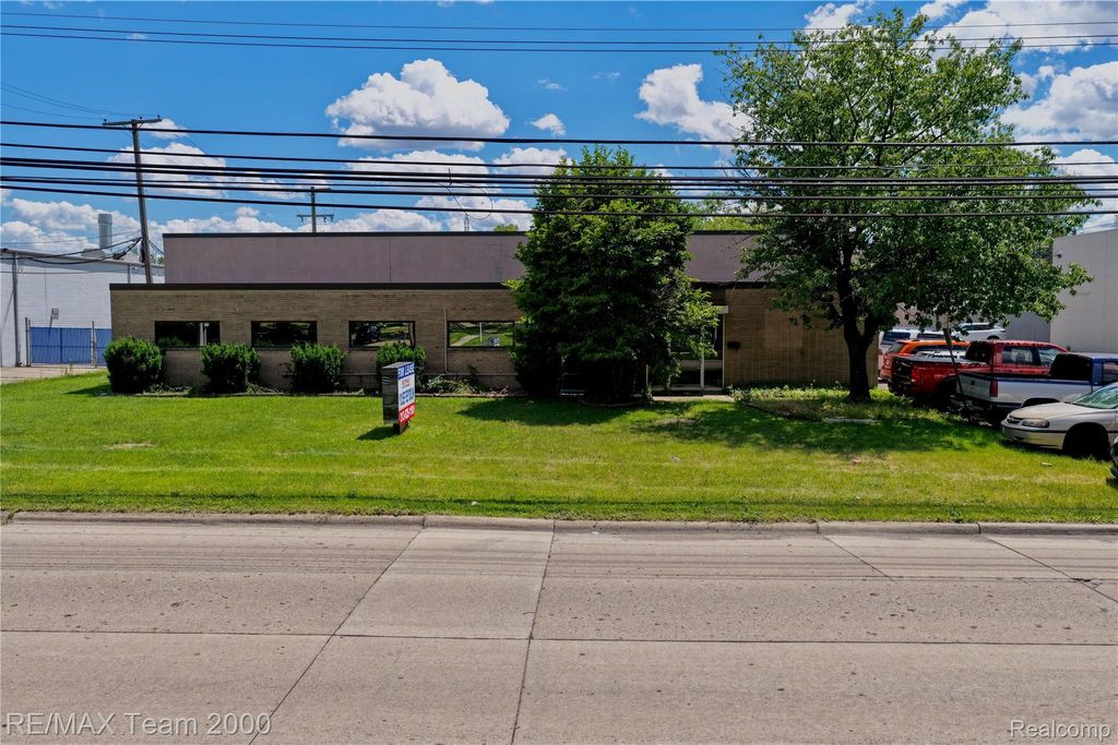 25215 Glendale Street, Redford charter township