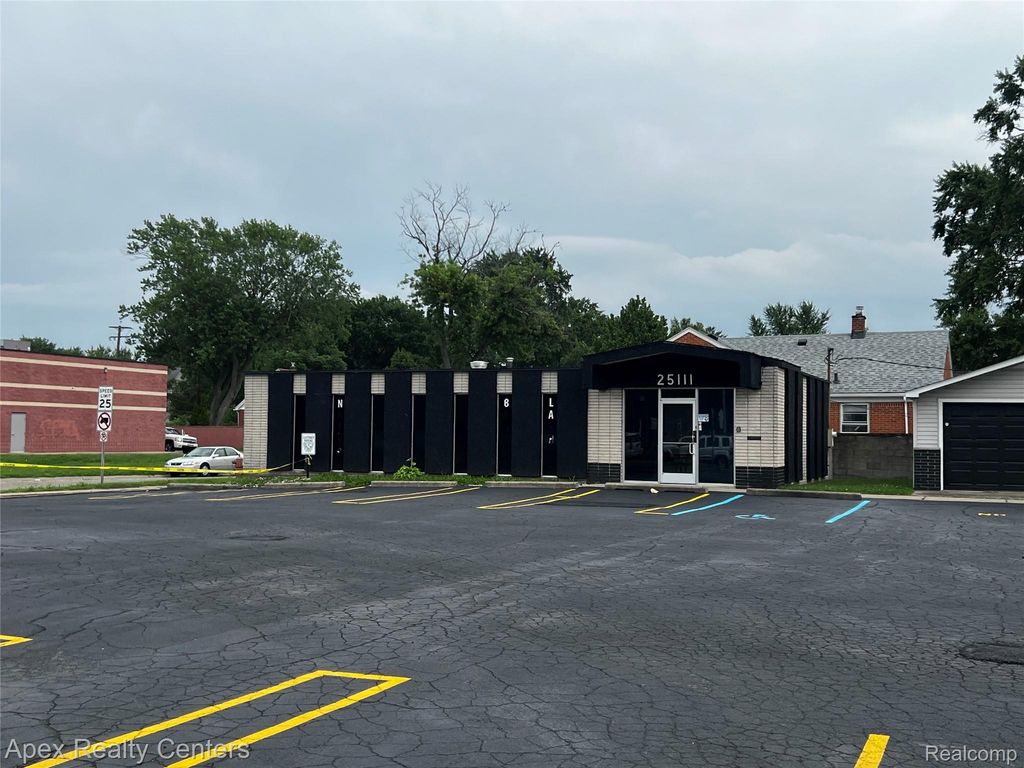 25111 W Seven Mile Road, Redford charter township