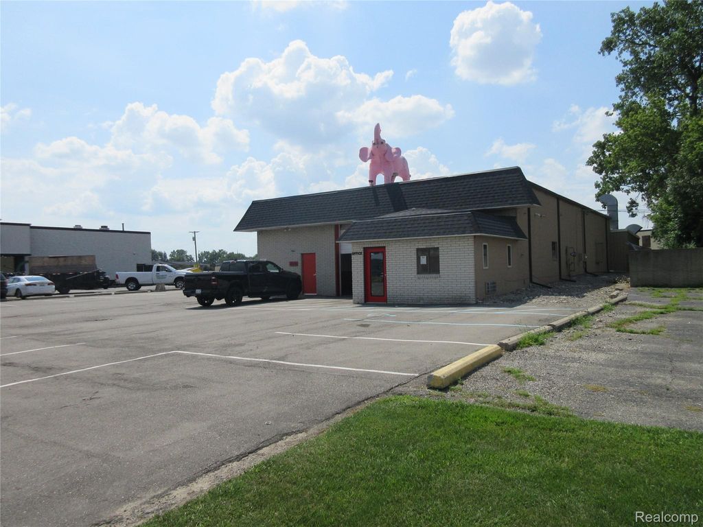 16880 E 13 Mile Road, Roseville city