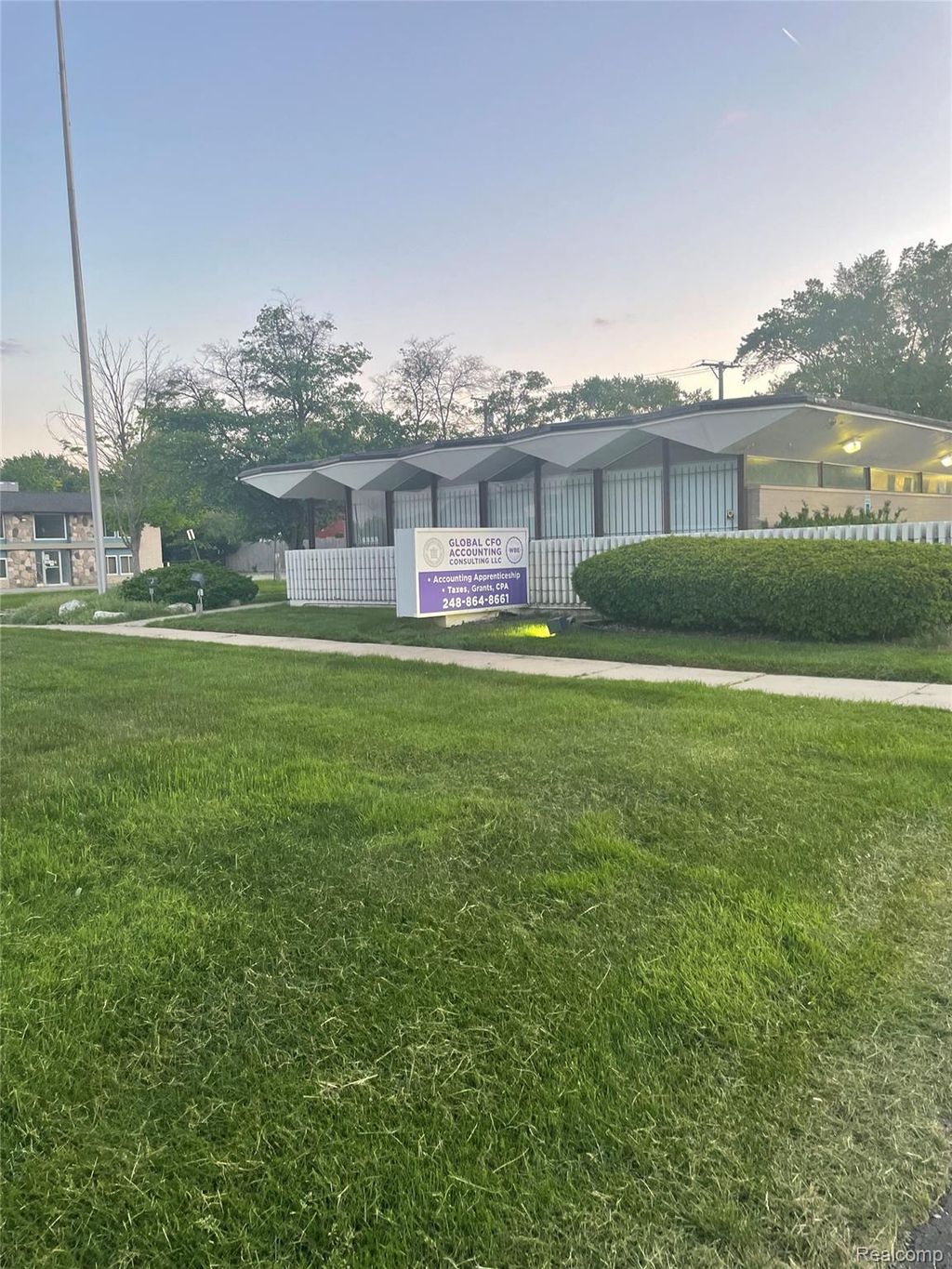 25415 Southfield Road, Southfield city