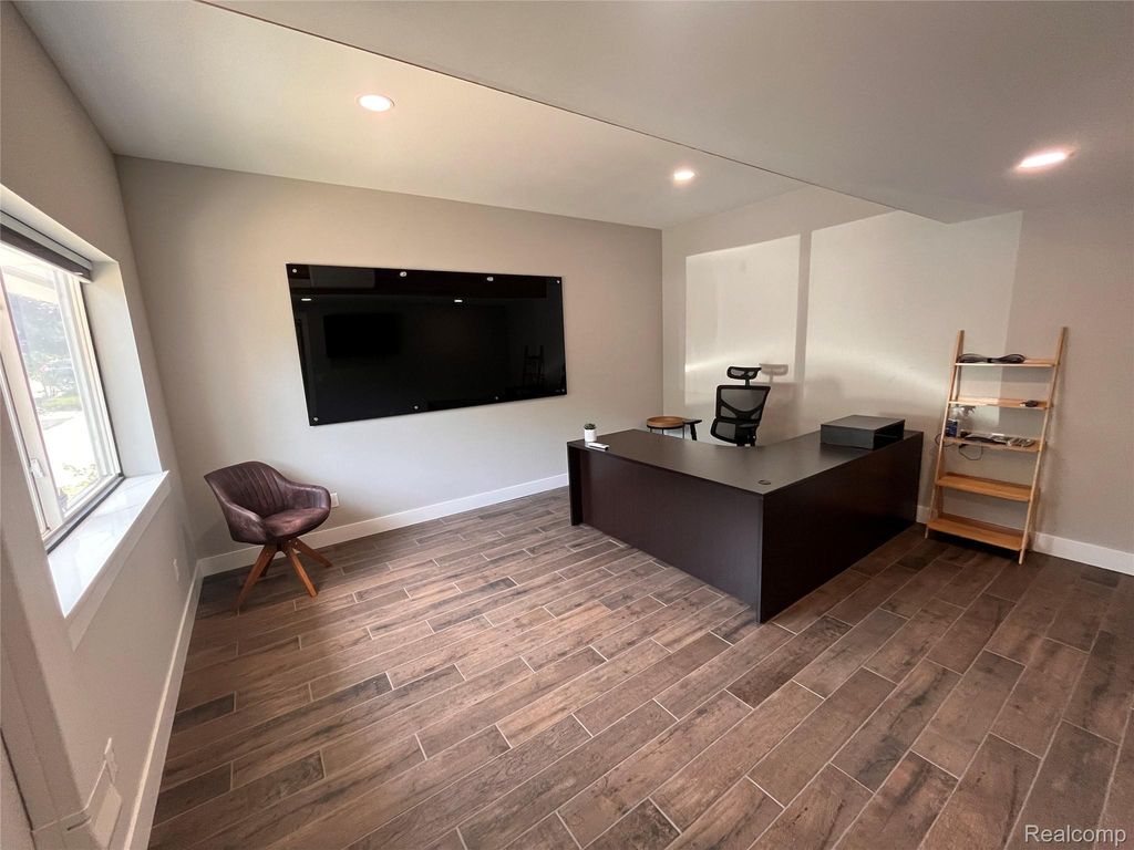 10047 Bergin Road, Hartland township