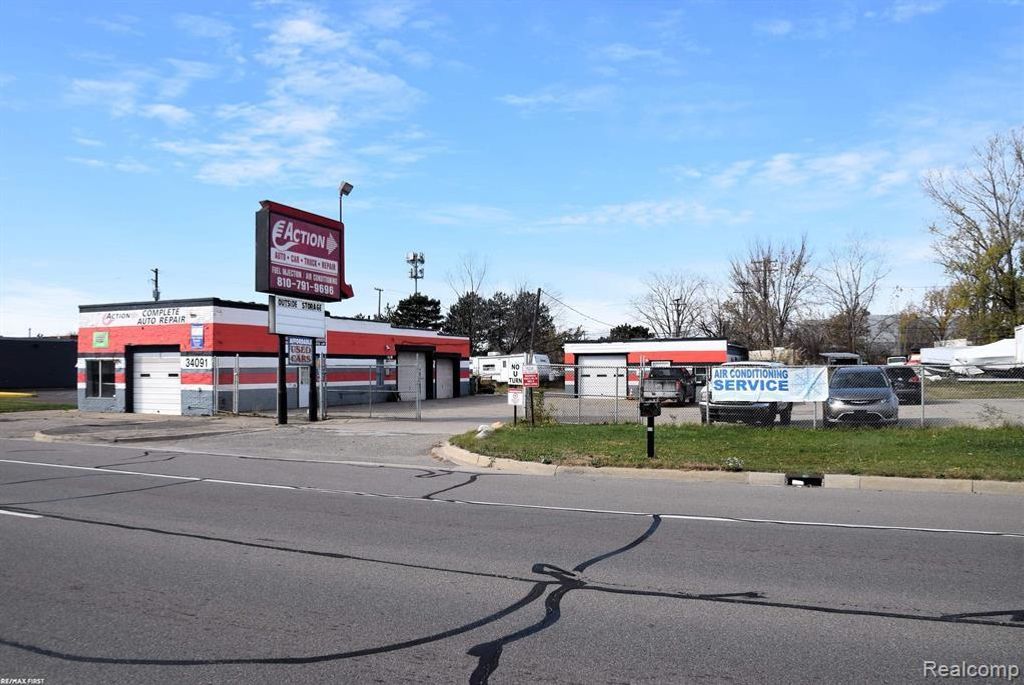 34091 Groesbeck Highway, Clinton charter township