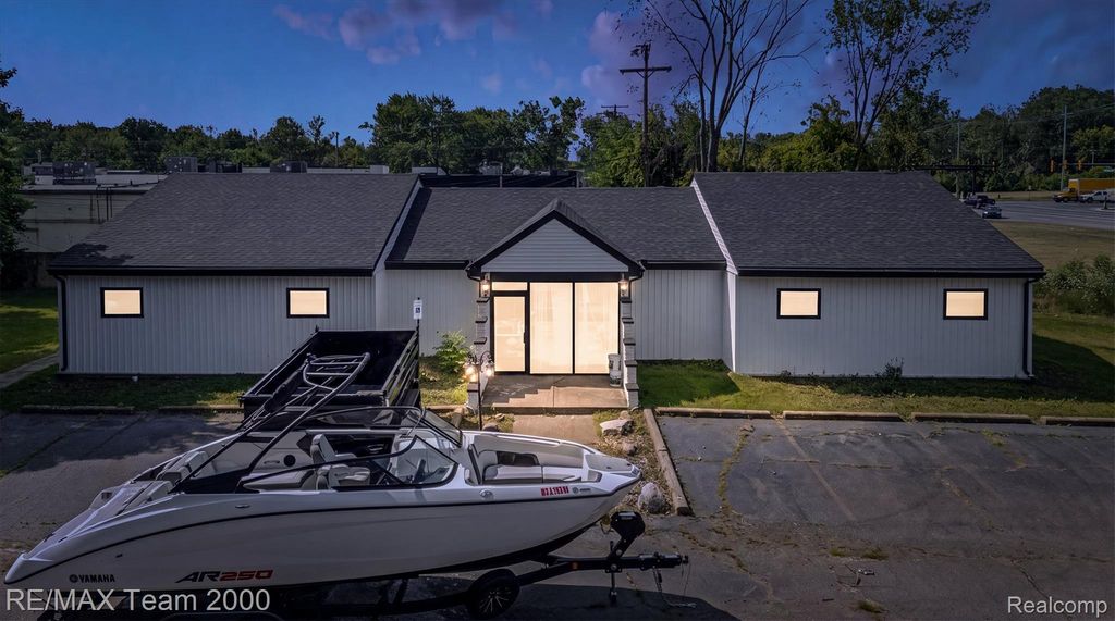 6971 Merriman Road, Romulus city