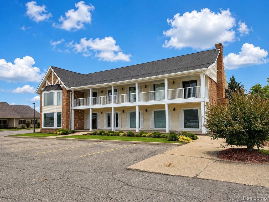 8445 S Saginaw Street 104, Grand Blanc charter township