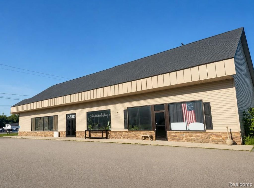 8266 Silver Lake Road, Argentine township