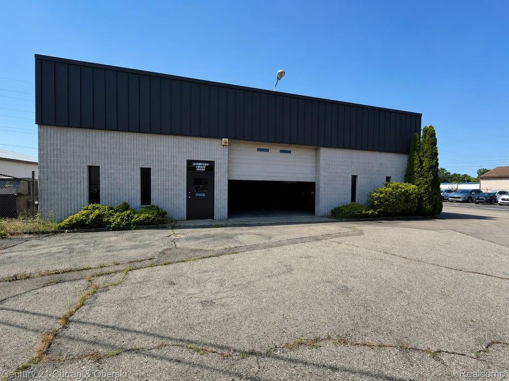 34131 Michigan Avenue E, Wayne city