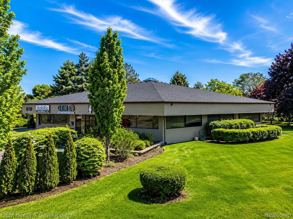 670 Griswold Street 300, Northville city