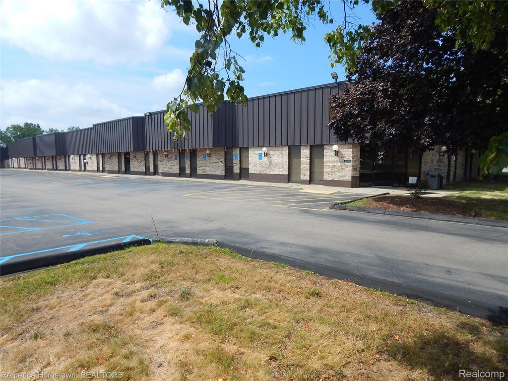 32423 Schoolcraft Road, Livonia city