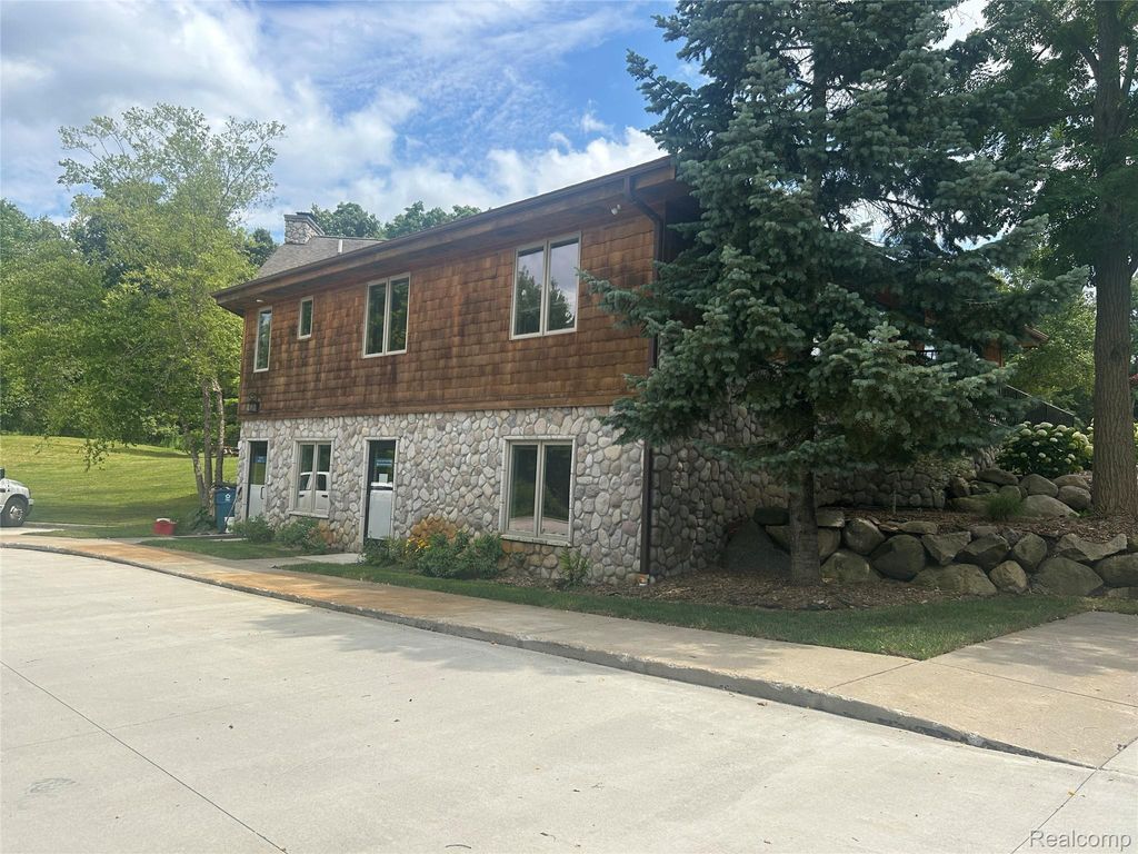 15045 Dixie Highway, Groveland township