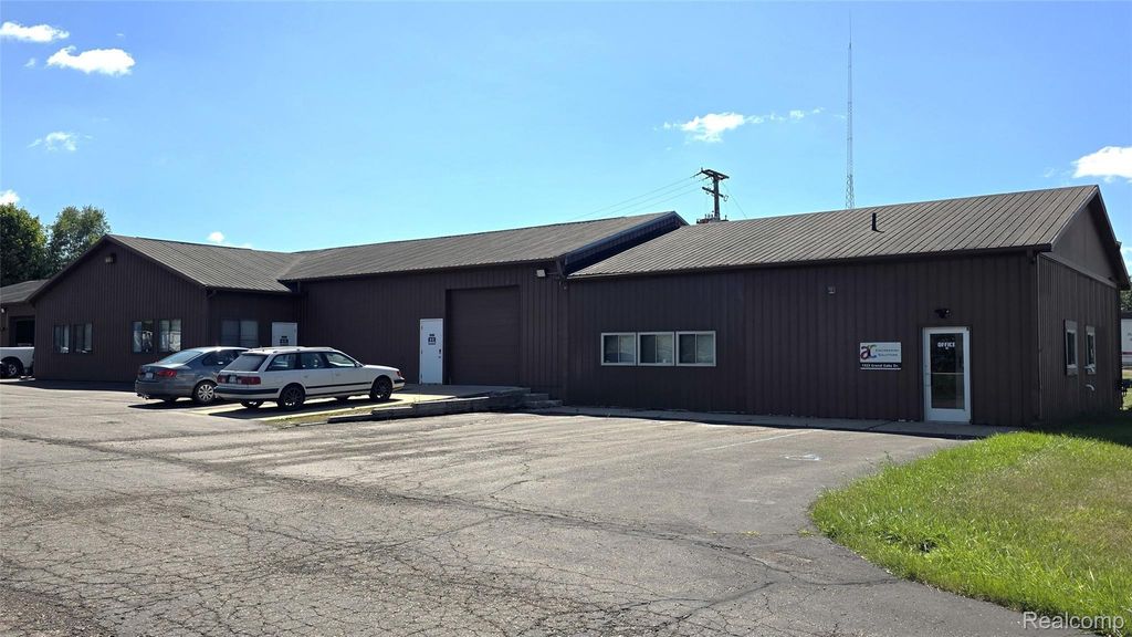 1325 Grand Oaks, Genoa township