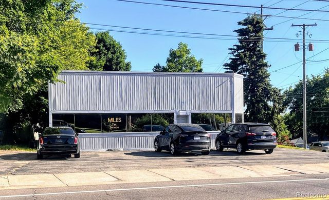 2406 Corunna Road, Flint