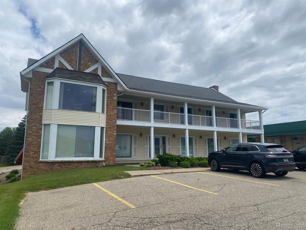 8445 S Saginaw Street 301, Grand Blanc charter township