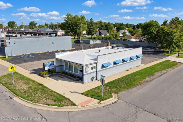 27459 Warren Road, Garden City