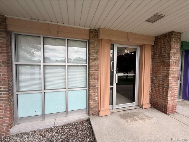 963 Oakwood Drive, Rochester