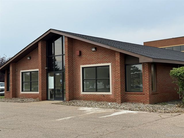 1853 E Maple Road, Troy