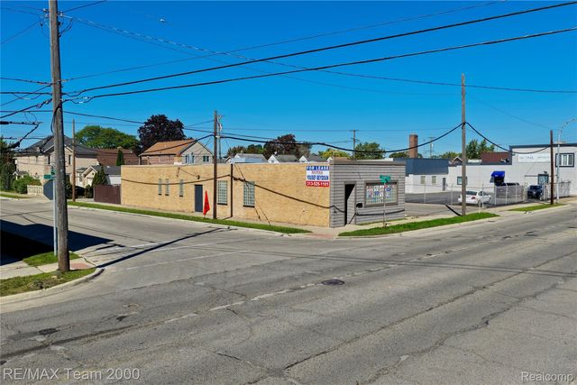6801 Chase Road, Dearborn