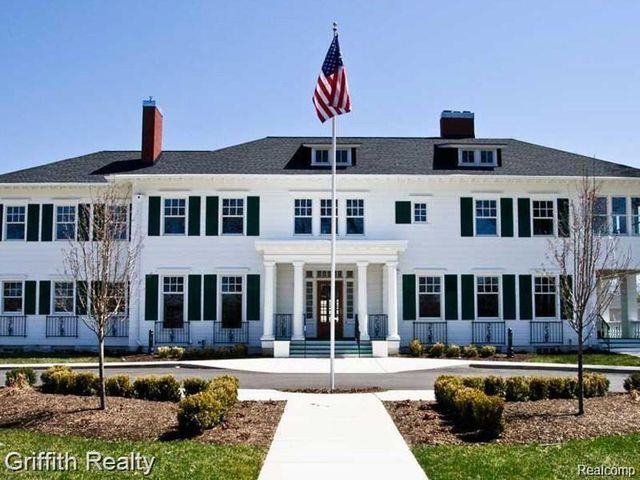 915 N Michigan  Ave 203, Howell