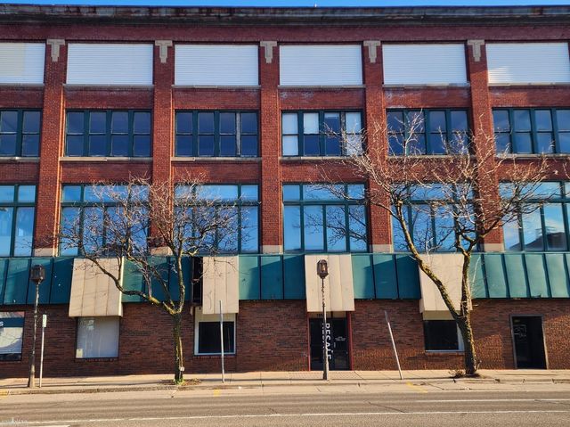 105 W Main St, Owosso