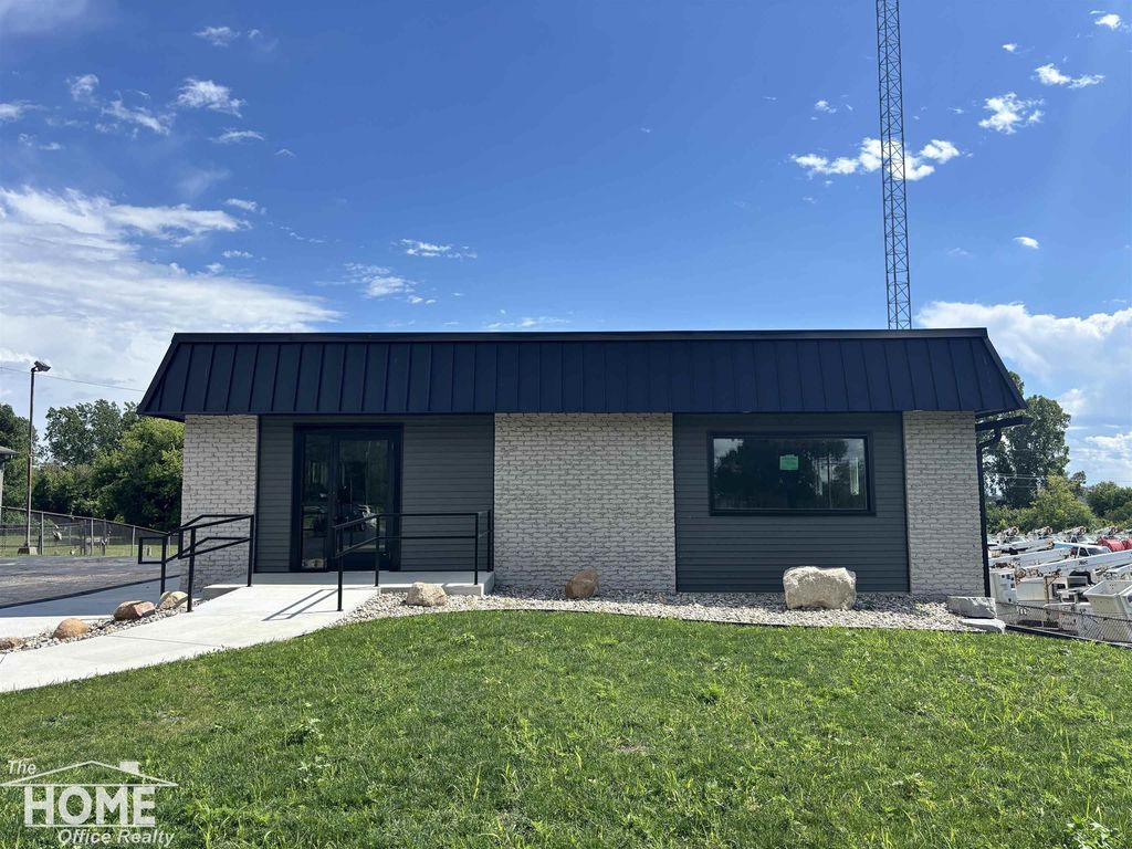 1907 W M-21, Owosso charter township