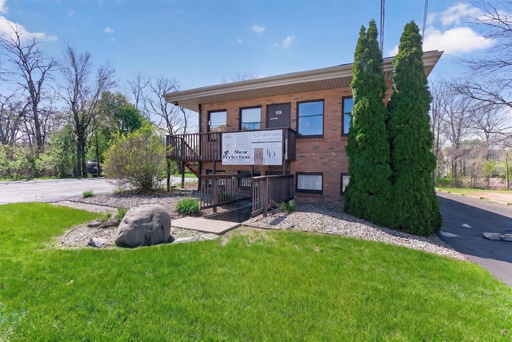 569 Wildwood Avenue Unit: Front Upper Unit, Jackson city