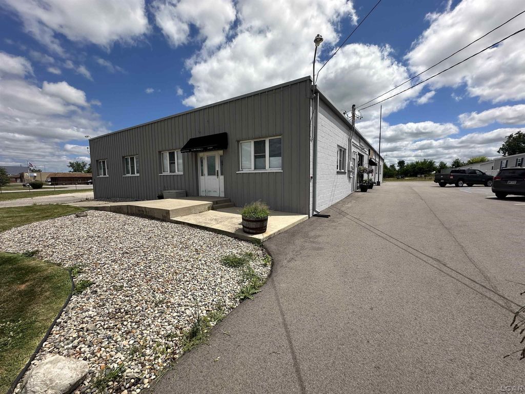 2921 Treat, Madison charter township