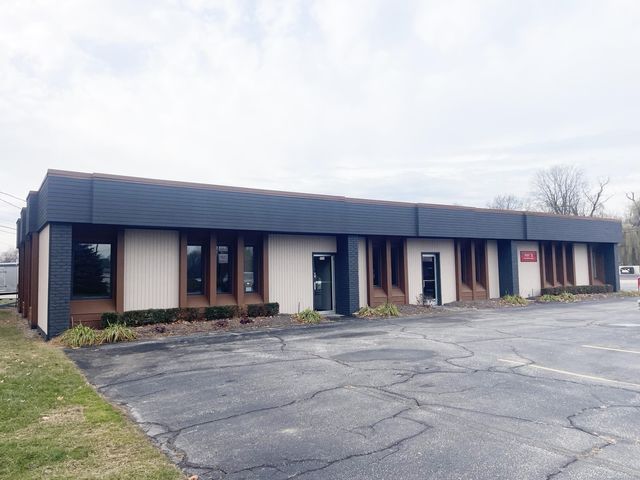 43805 Van Dyke Ave, Sterling Heights