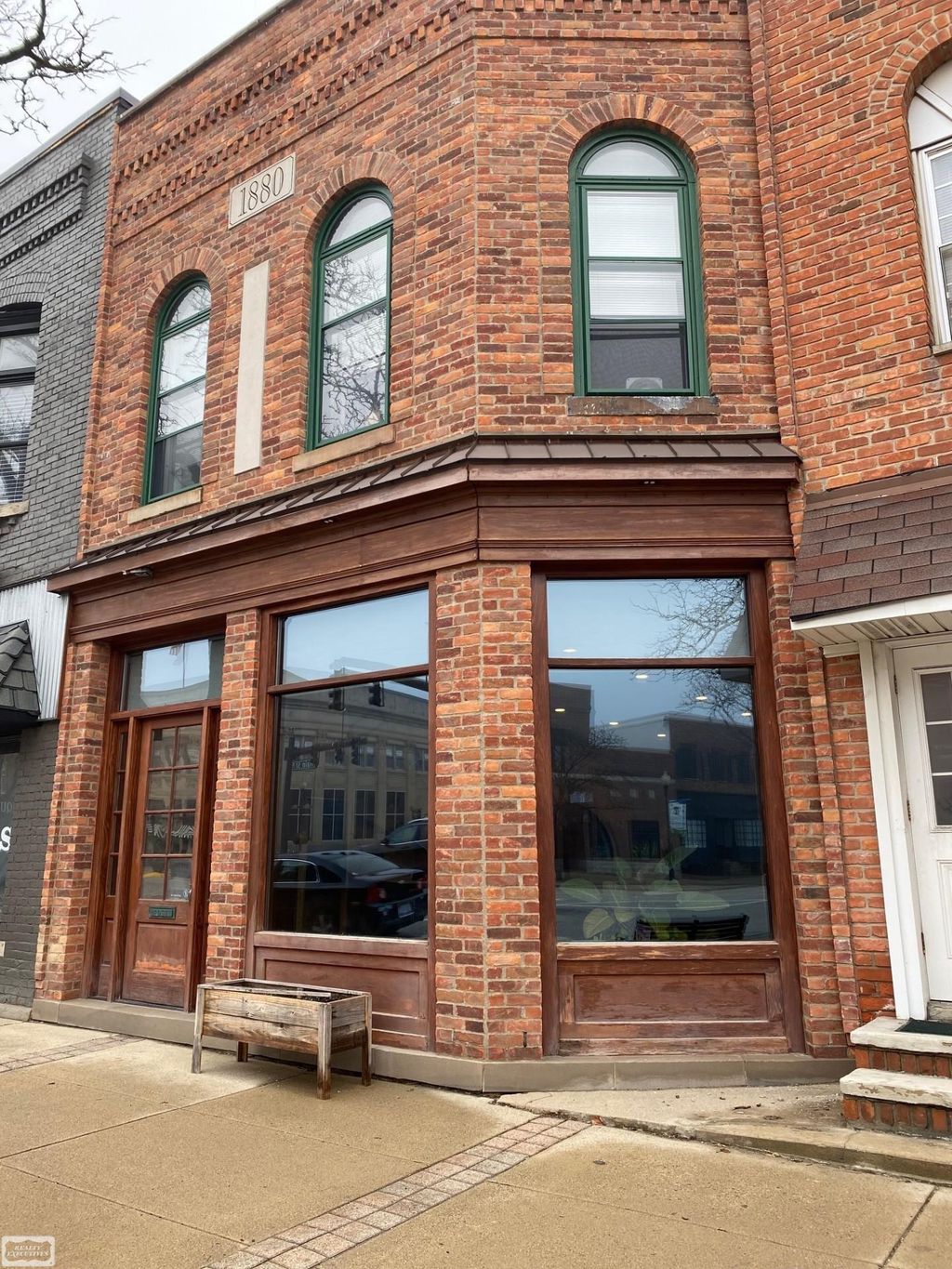 105 S Main St, Romeo village