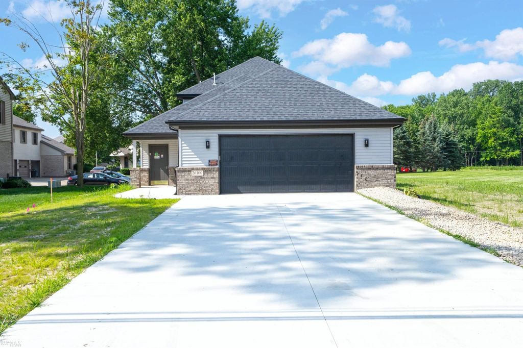 26100 Shook Rd, Harrison charter township