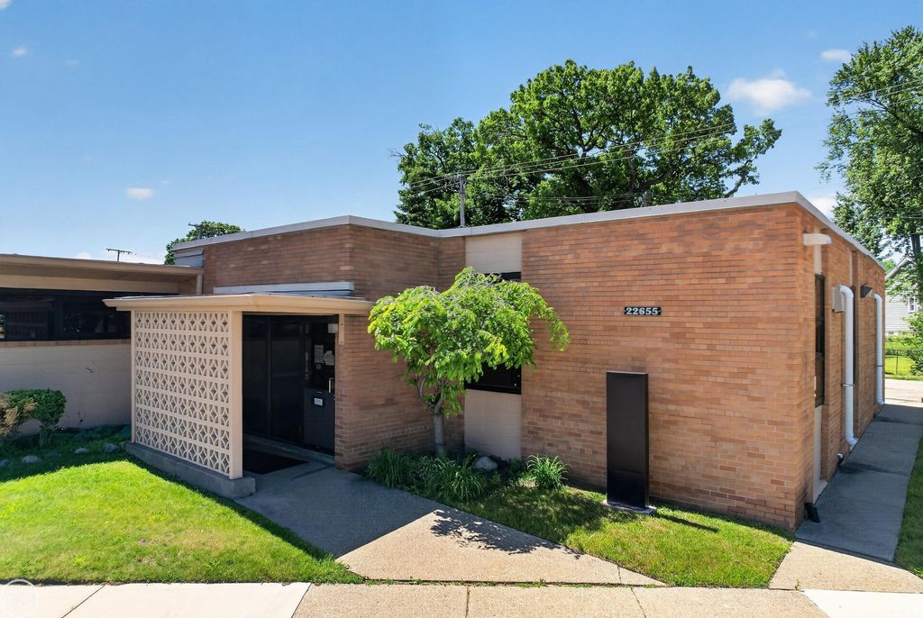 22655 S Chrysler Dr, Hazel Park city