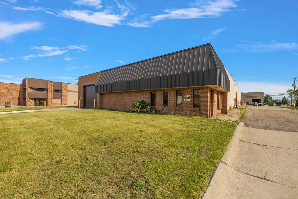 18321 Mike C Ct, Fraser city