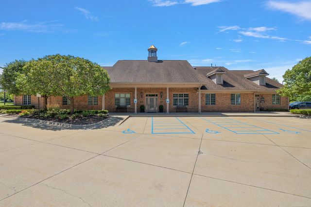 37308 Schoenherr Rd, Sterling Heights