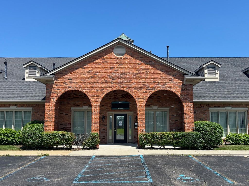 42815 Garfield Rd, Clinton charter township