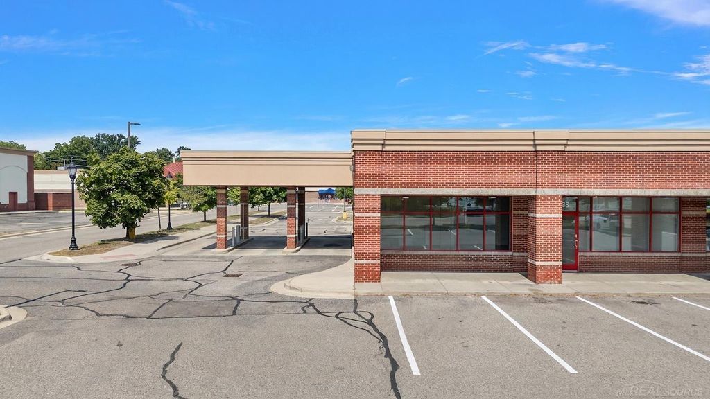 1055 St Clair River Dr, Algonac city