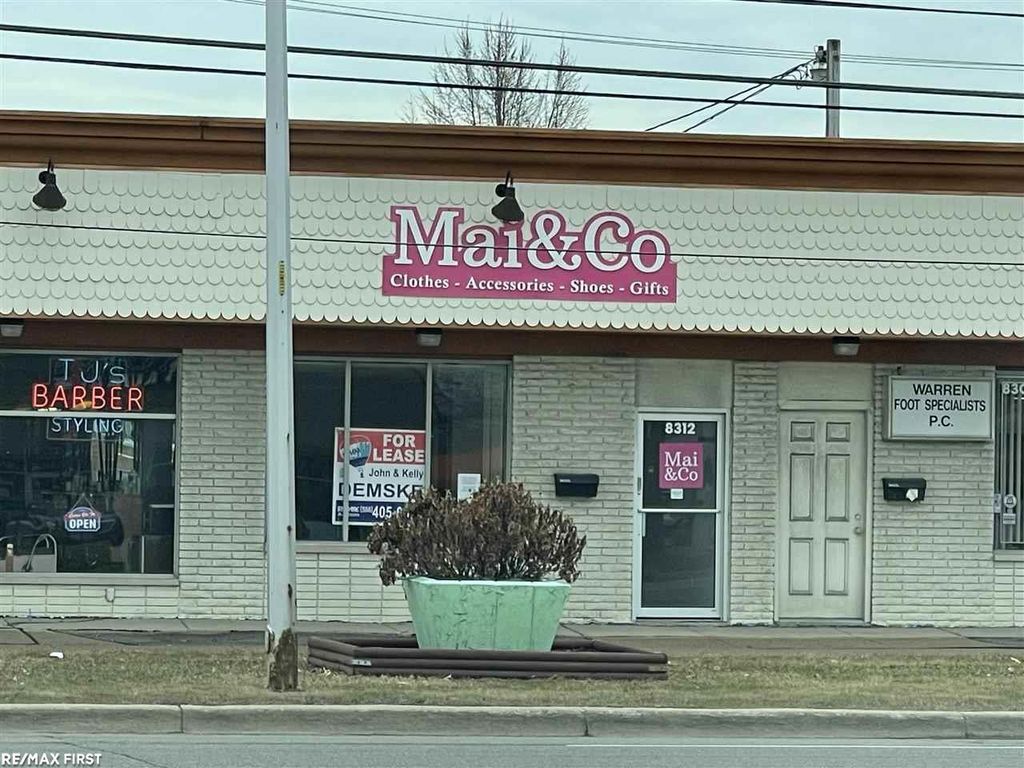 8312 12 Mile, Warren city