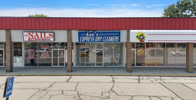 15102 E 13 Mile Rd, Warren