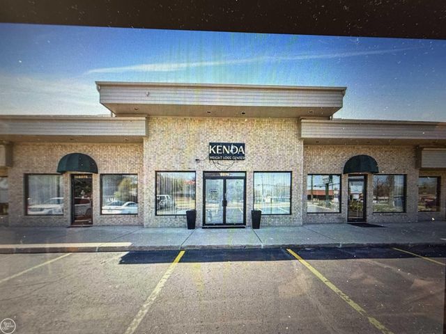 8074 21 Mile Rd, Shelby Twp