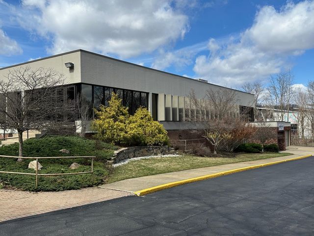 2015 W Crosstown Parkway Unit: 200, Kalamazoo